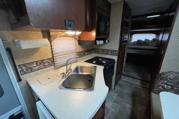 Gabriel's Forest River Sunseeker Class C