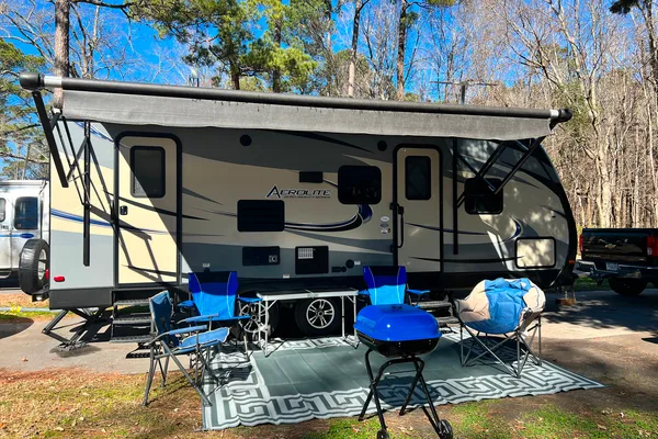 Brown Hornet Travel Trailer-*delivery or pick up available*