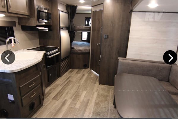 π5 Star Travel Trailer- sleeps 8! Comfort and luxury