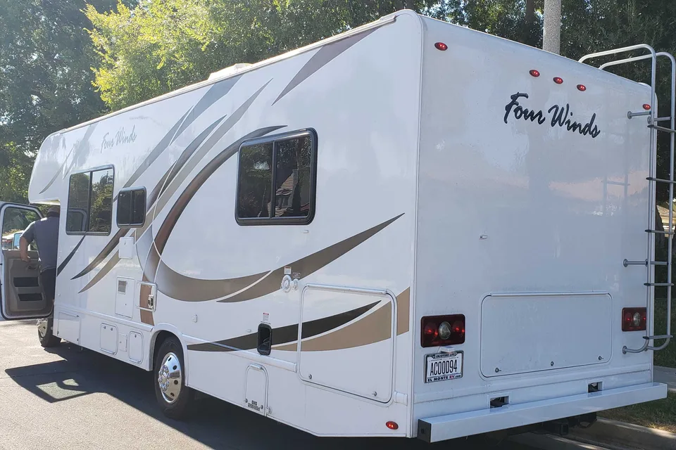 Arie's Thor Class C 28 ft
