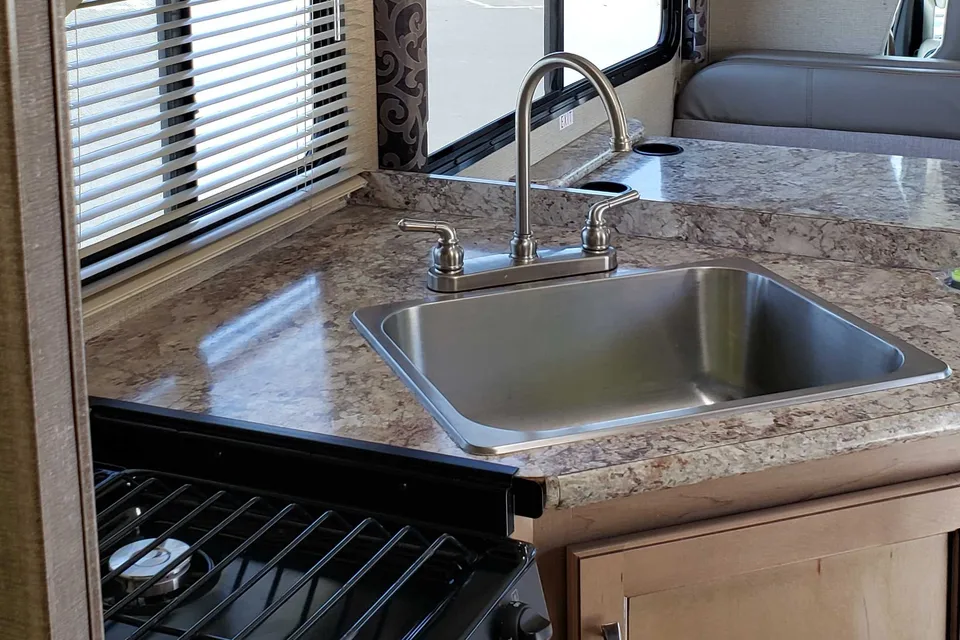 Arie's Thor Class C 28 ft