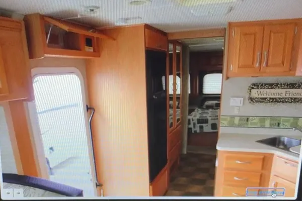 Beauty Beast-Class A Four Winds Hurricane