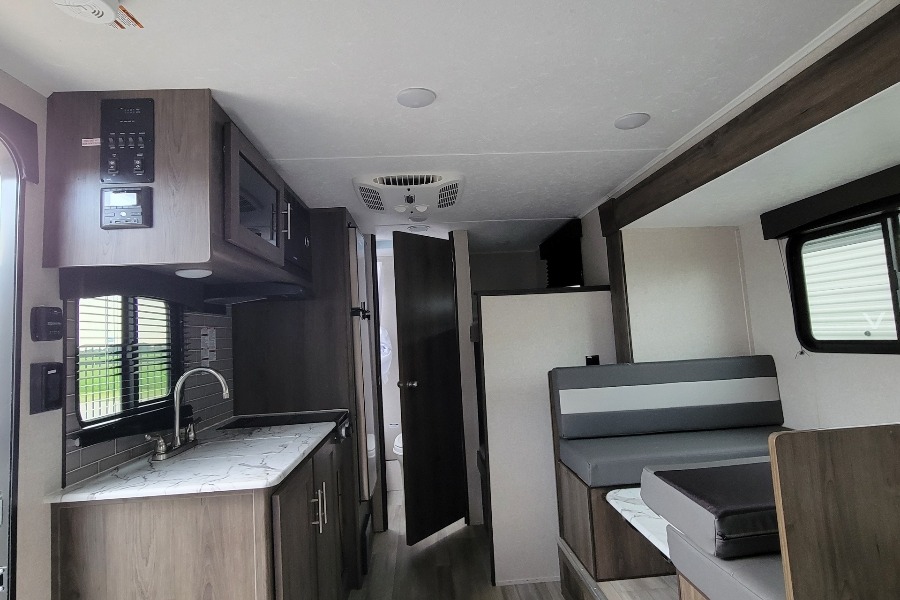 2021 Viking 2  BHS 1-Slide ultra lite Vacation on Wheels