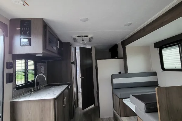 2021 Viking 2 BHS 1-Slide ultra lite Vacation on Wheels