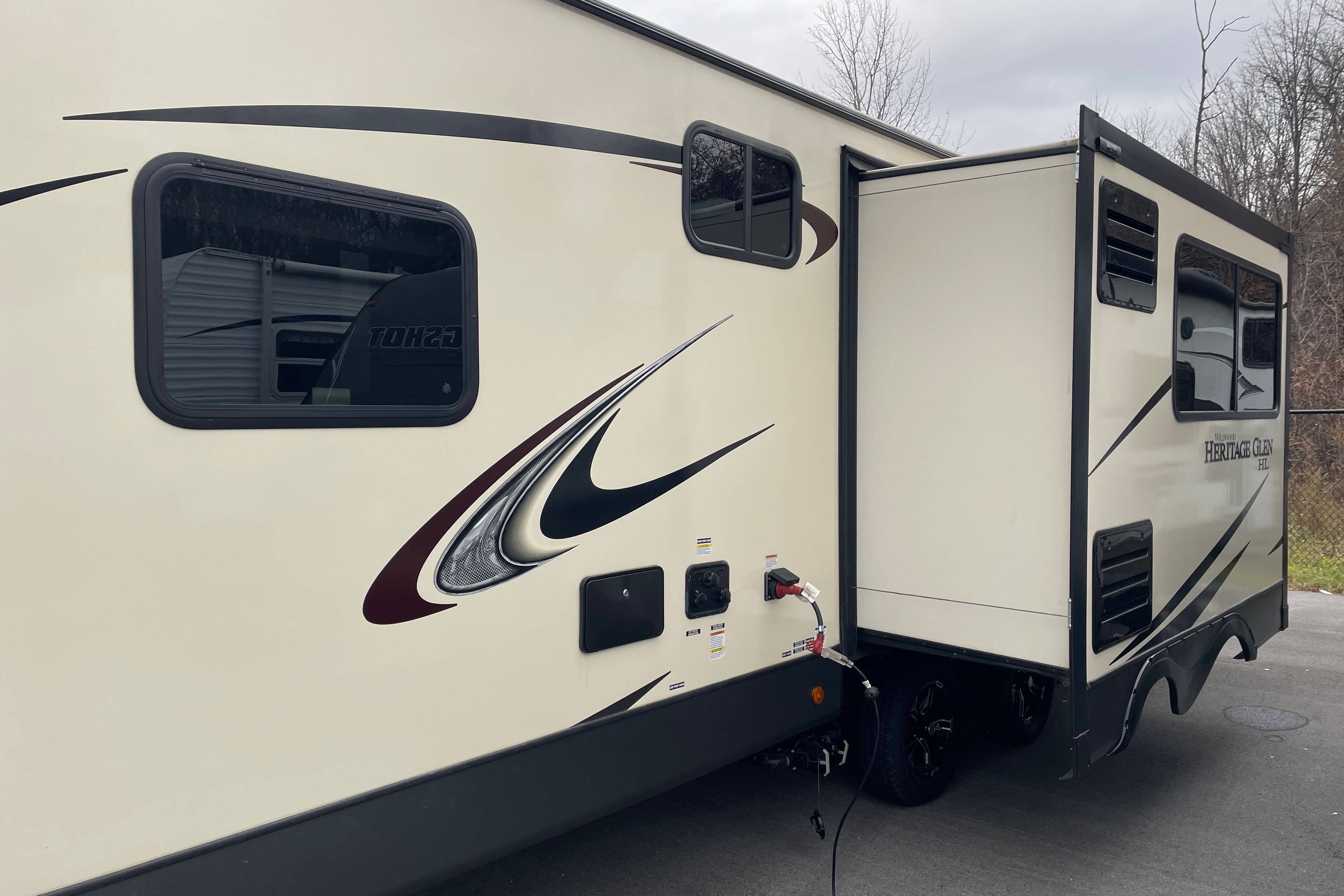 2021 Luxurious Couples Trailer