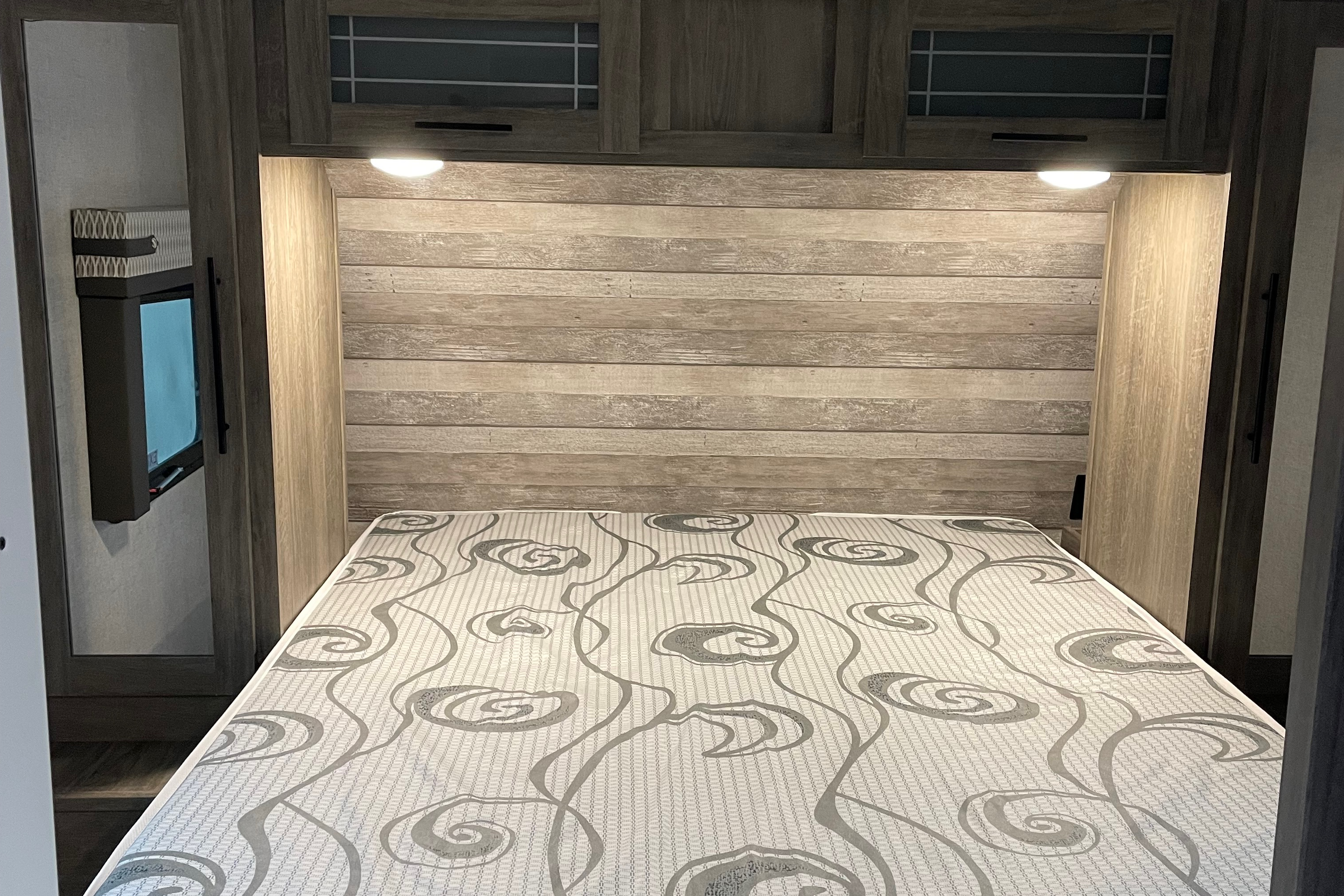2021 Luxurious Couples Trailer