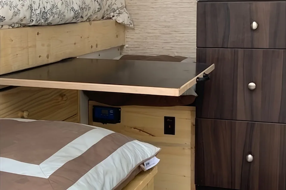 Travis's Mercedes-Benz Sprinter Van conversion Class B