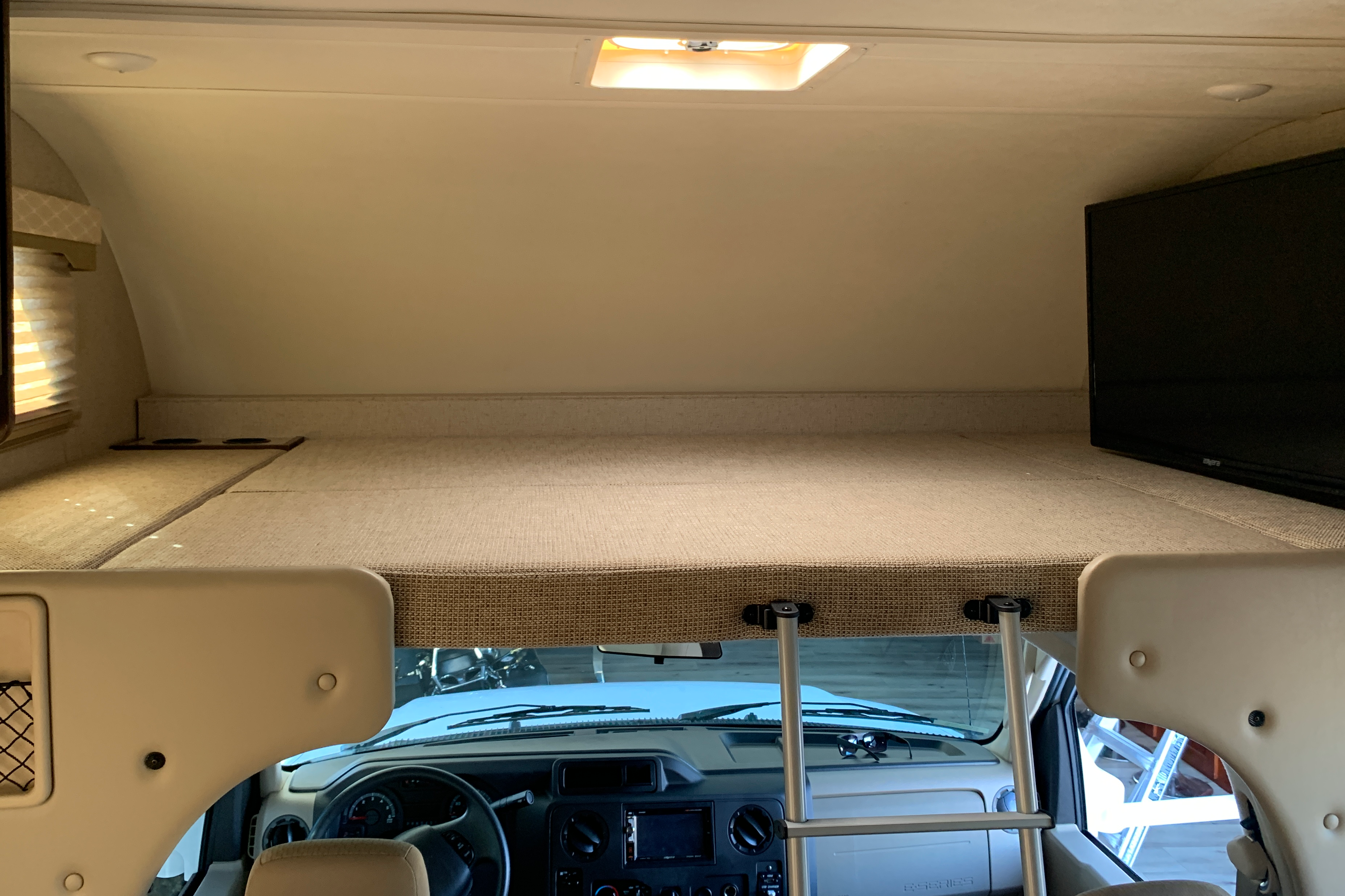 THOR FREEDOM ELITE 24' (SUPER CLEAN)
