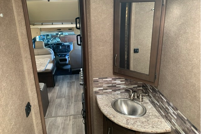 THOR FREEDOM ELITE 24' (SUPER CLEAN)