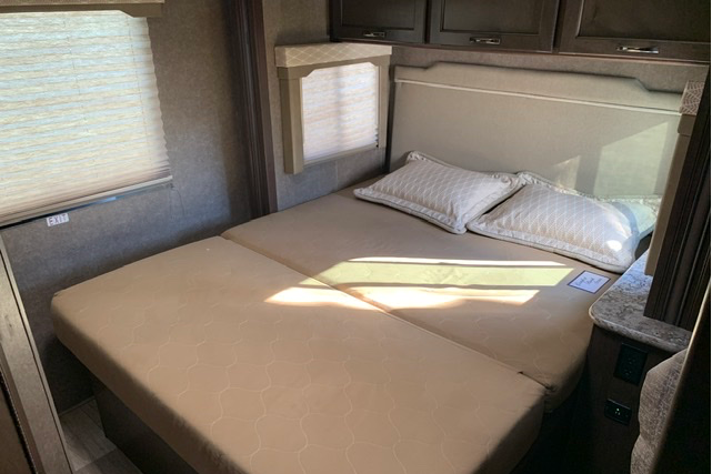 THOR FREEDOM ELITE 24' (SUPER CLEAN)