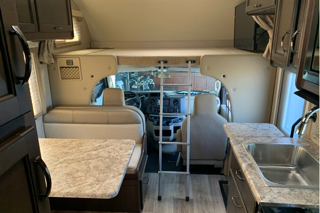 THOR FREEDOM ELITE 24' (SUPER CLEAN)