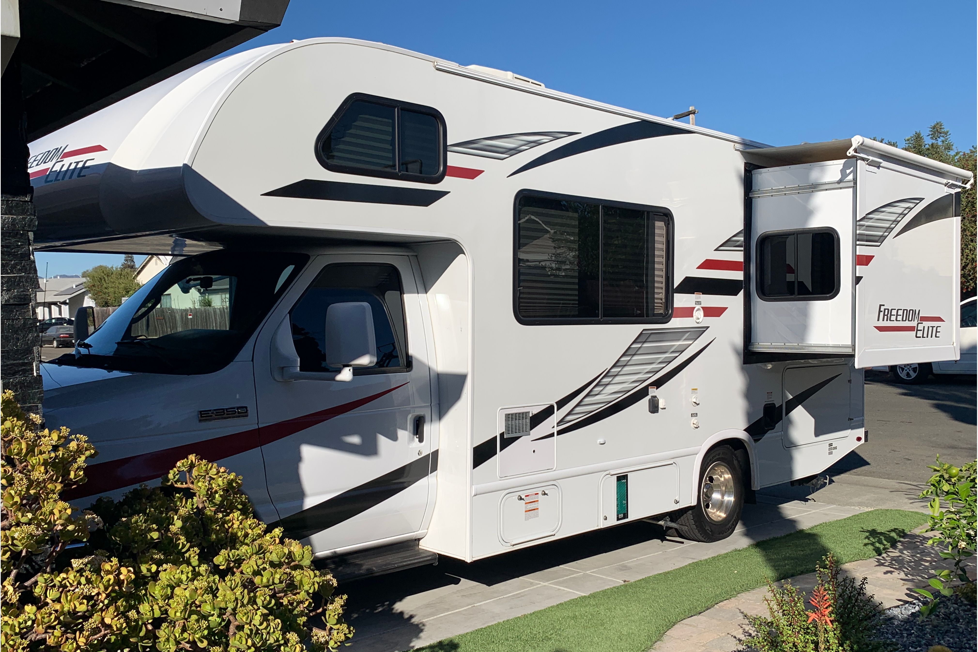 THOR FREEDOM ELITE 24' (SUPER CLEAN)
