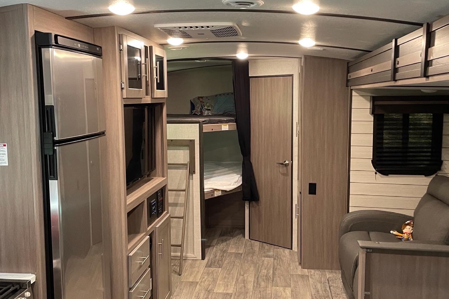“The Beaumont”Crossroads Sunset Trail Travel Trailer