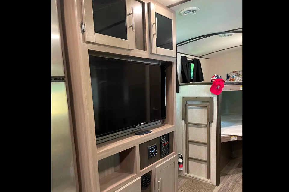 “The Beaumont”Crossroads Sunset Trail Travel Trailer
