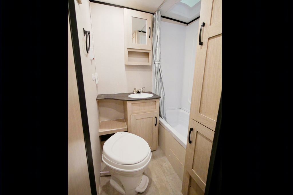 Take It Easy - 2022 Apex Nano 19’ Off Grid Travel Trailer