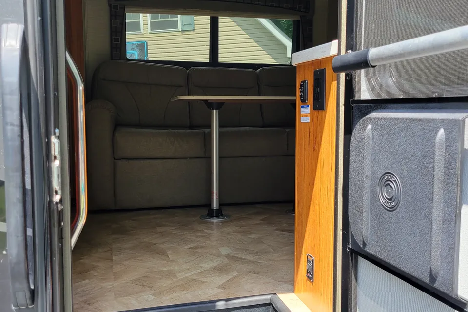Dustin's Thor Motor Coach Jayco Melbourne 24M Class B