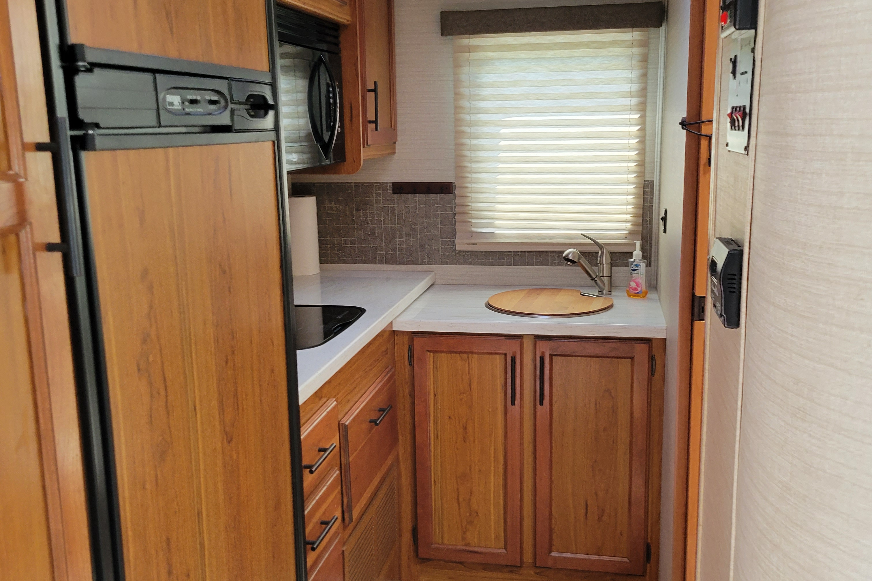 Dustin's Thor Motor Coach Jayco Melbourne 24M Class B