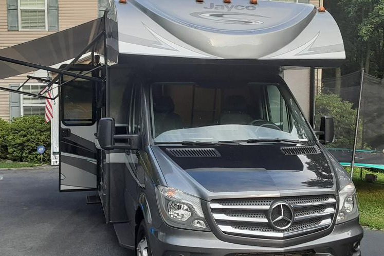 Dustin's Thor Motor Coach Jayco Melbourne 24M Class B