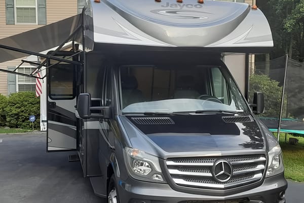 Dustin's Thor Motor Coach Jayco Melbourne 24M Class B