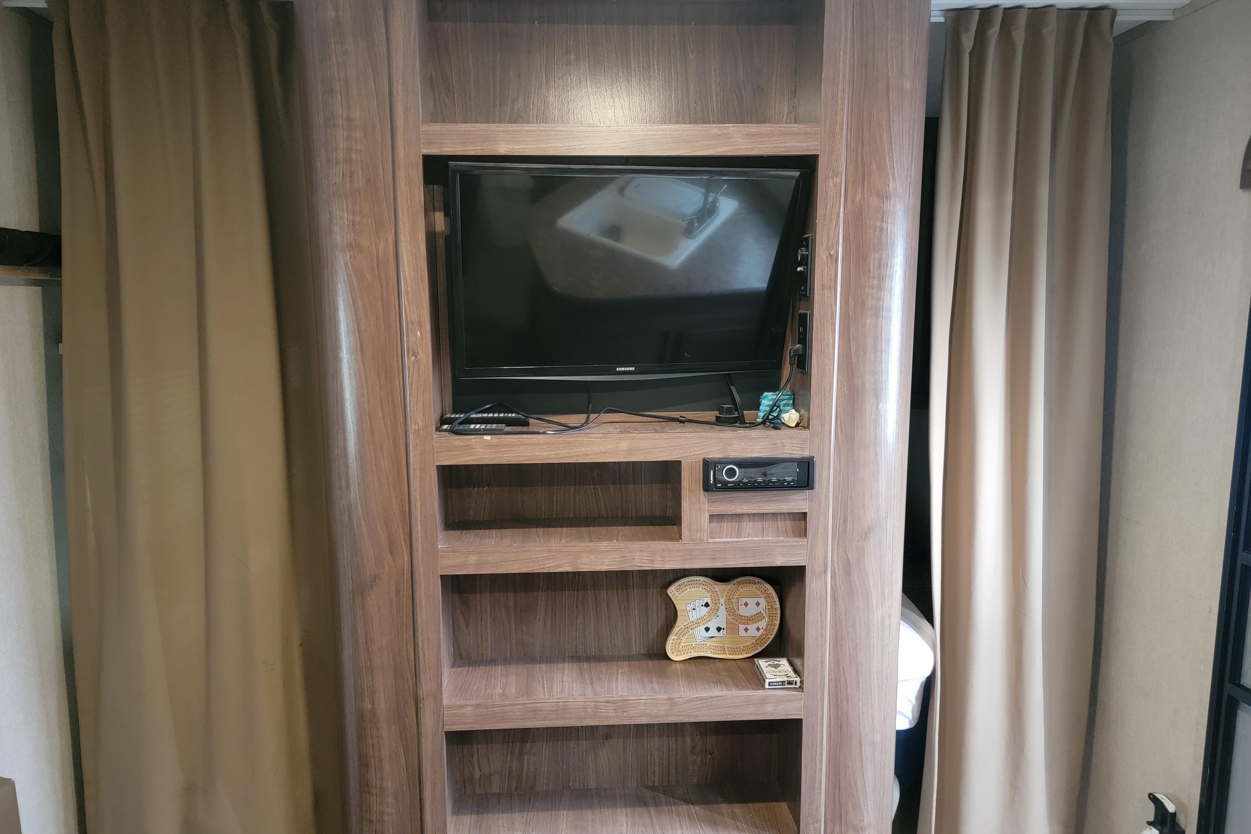 Thorne's Coleman Lantern Travel Trailer