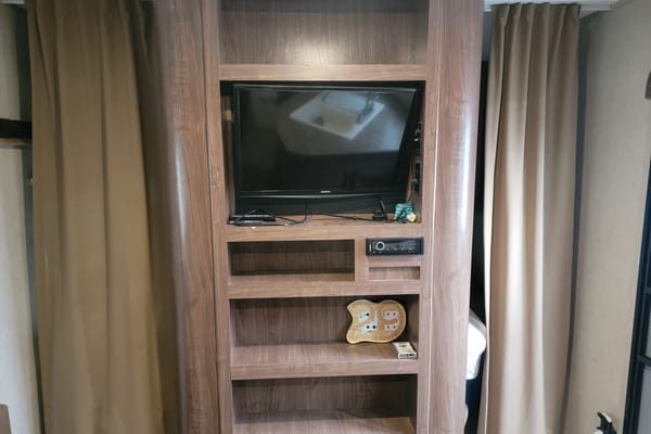 Thorne's Coleman Lantern Travel Trailer