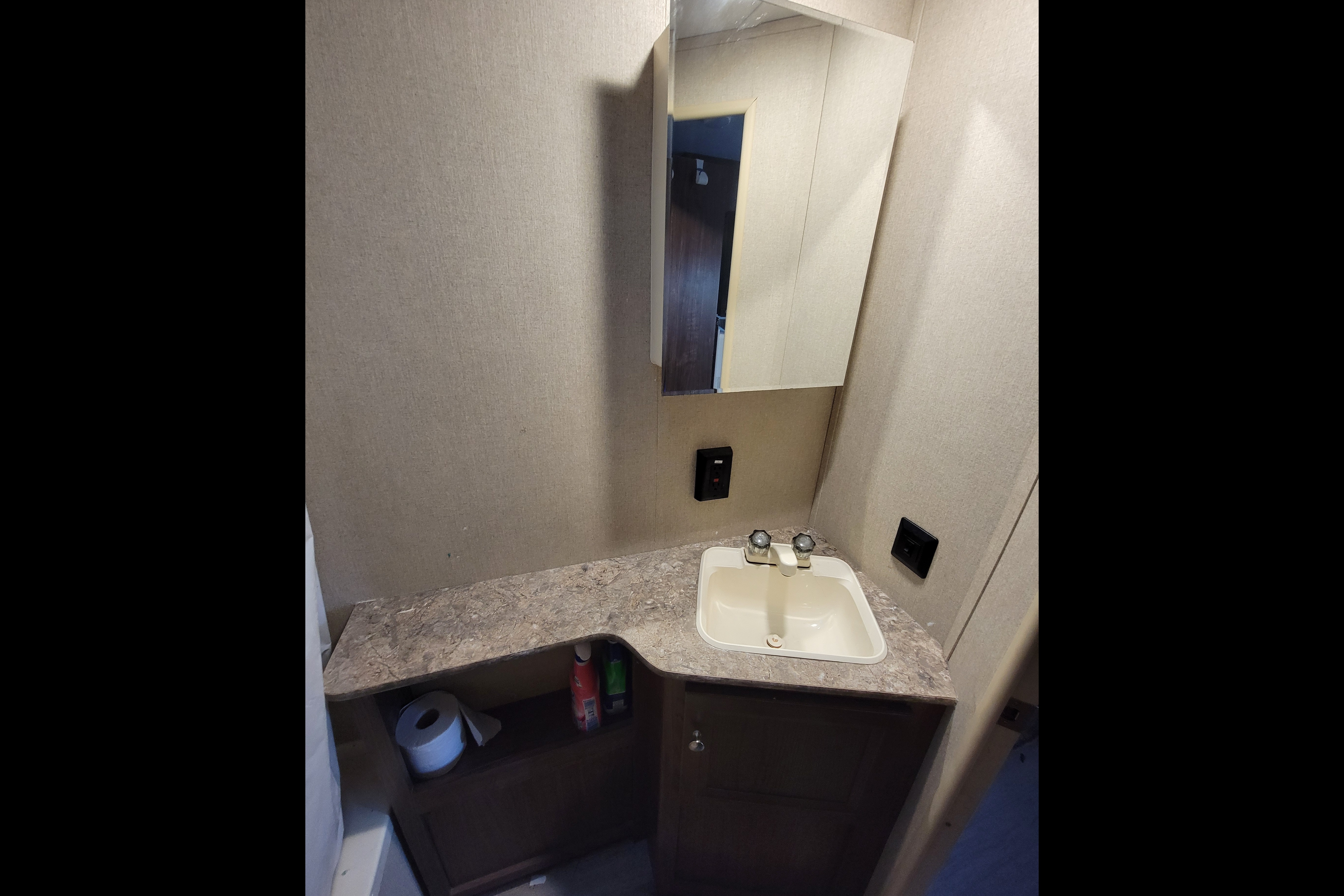 Thorne's Coleman Lantern Travel Trailer