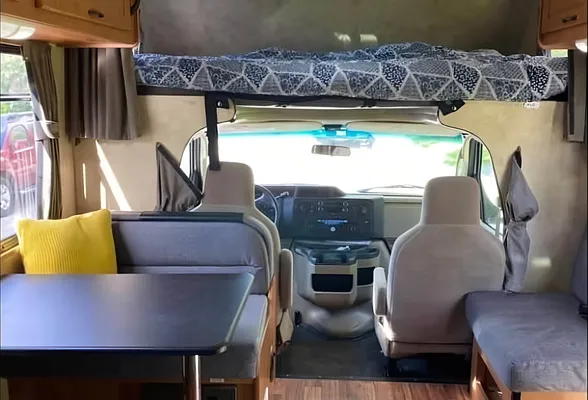 Jessica's Majestic Class C 23’ sleep 4-5