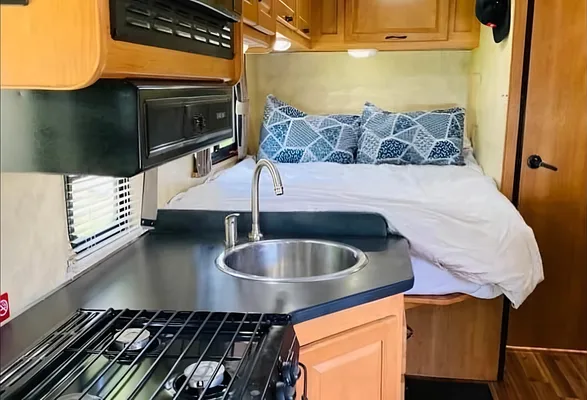 Jessica's Majestic Class C 23’ sleep 4-5