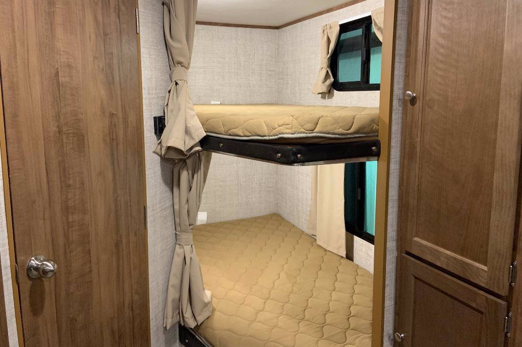 Fully Loaded Gulf Stream Kingsport Ranch Edition 25BHS