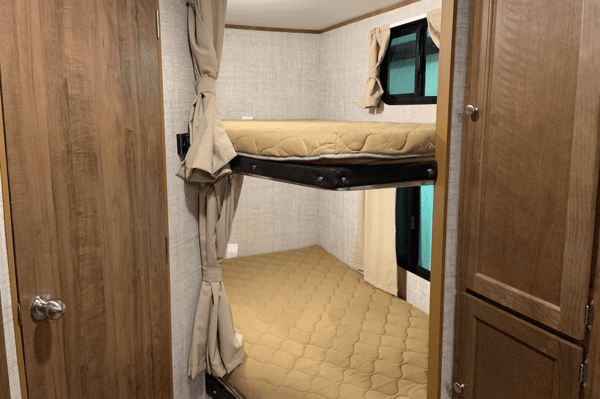Fully Loaded Gulf Stream Kingsport Ranch Edition 25BHS