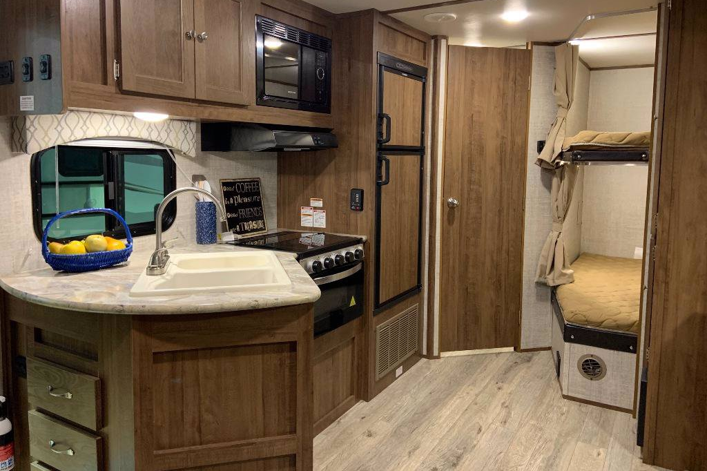 Fully Loaded Gulf Stream Kingsport Ranch Edition 25BHS