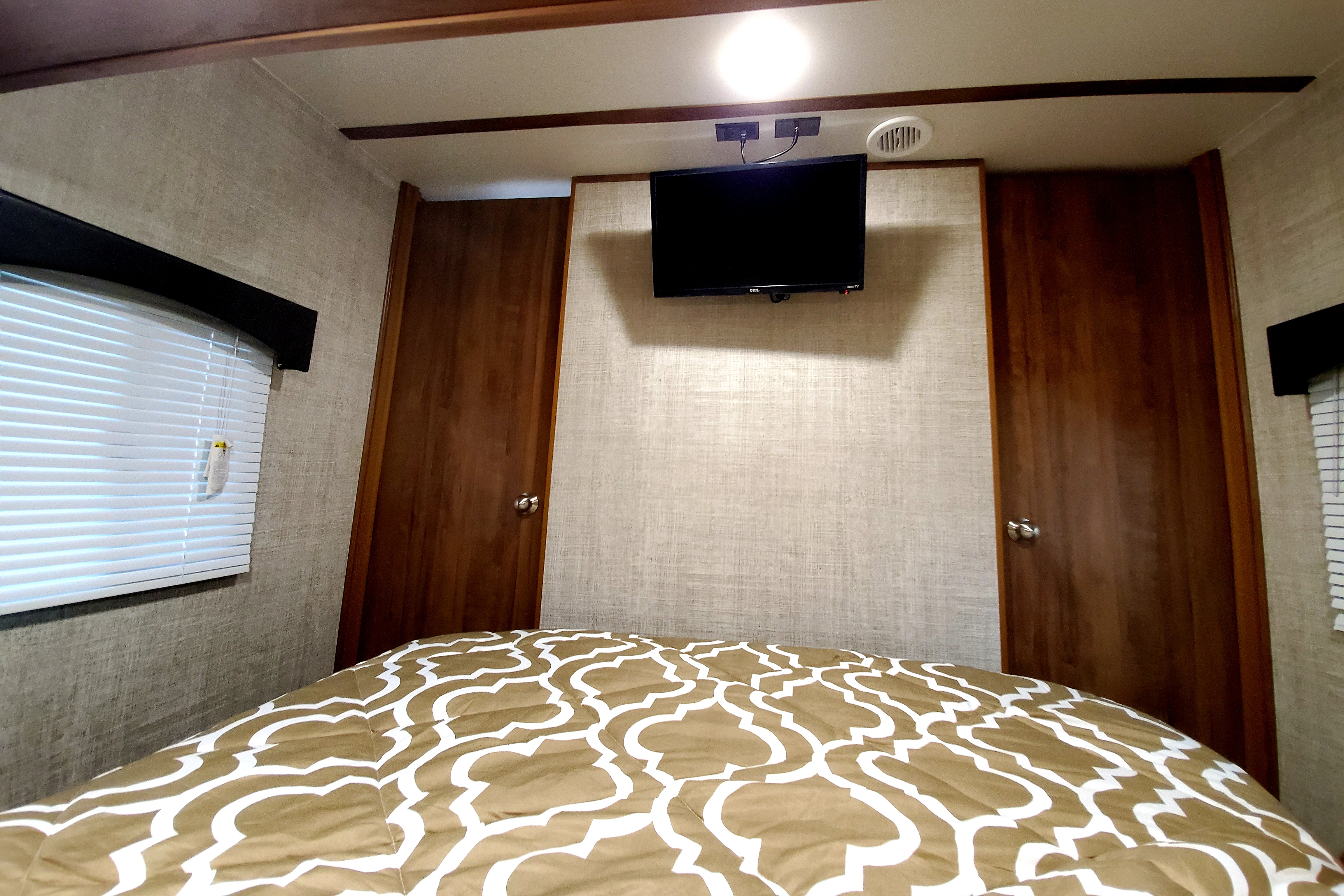 Fully Loaded Gulf Stream Kingsport Ranch Edition 25BHS