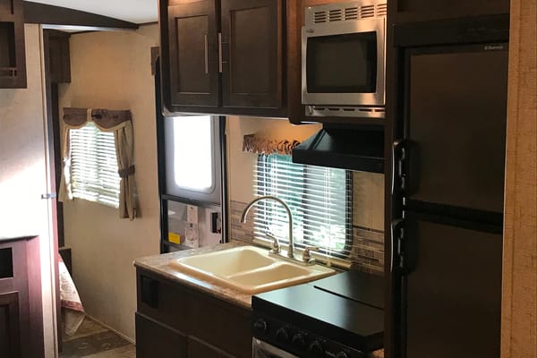 Dallas's Forest River surveyor 294Qble Travel Trailer Wind Creek, Talladega, Auburn, Cheaha