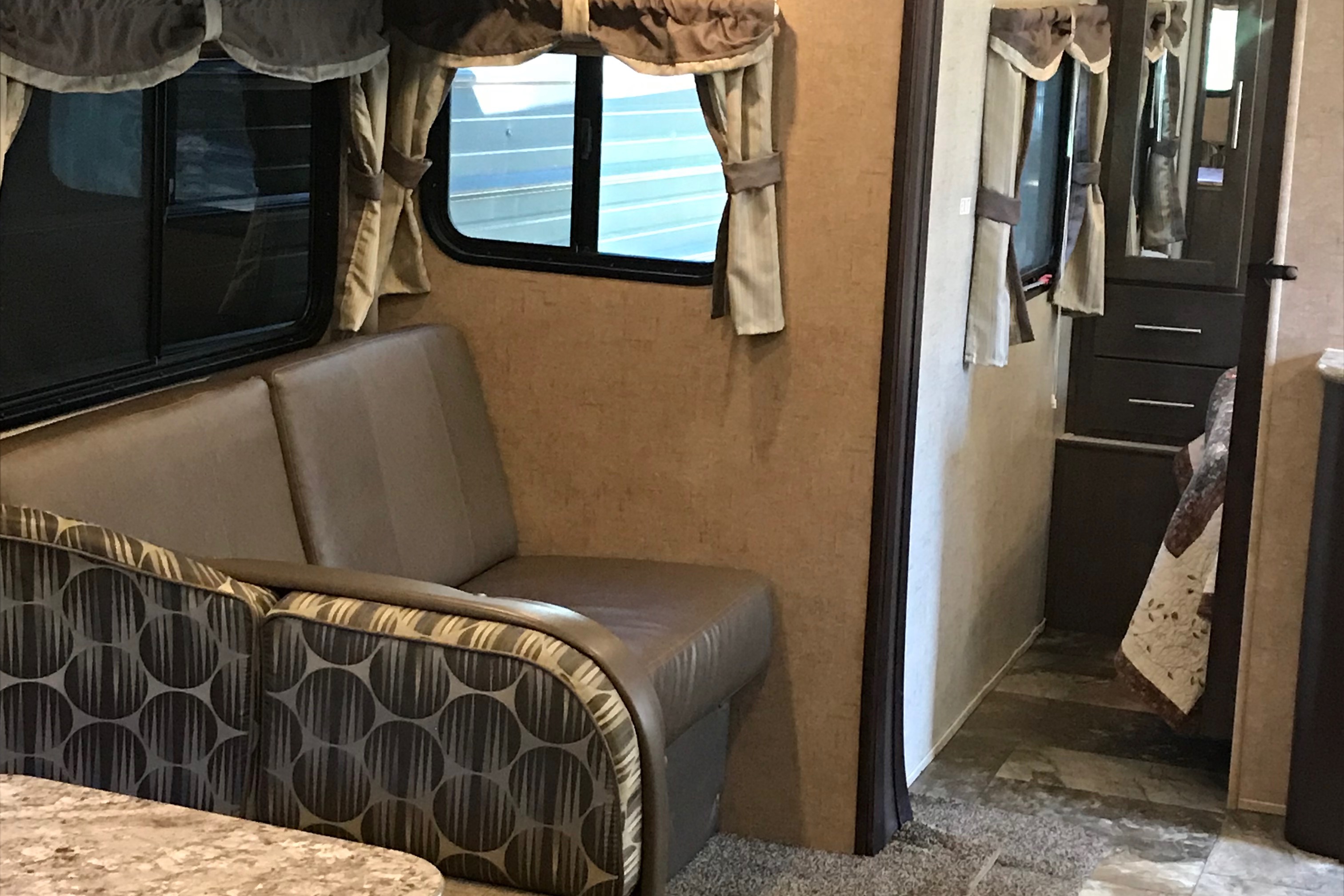 Dallas's Forest River surveyor 294Qble Travel Trailer Wind Creek, Talladega, Auburn, Cheaha