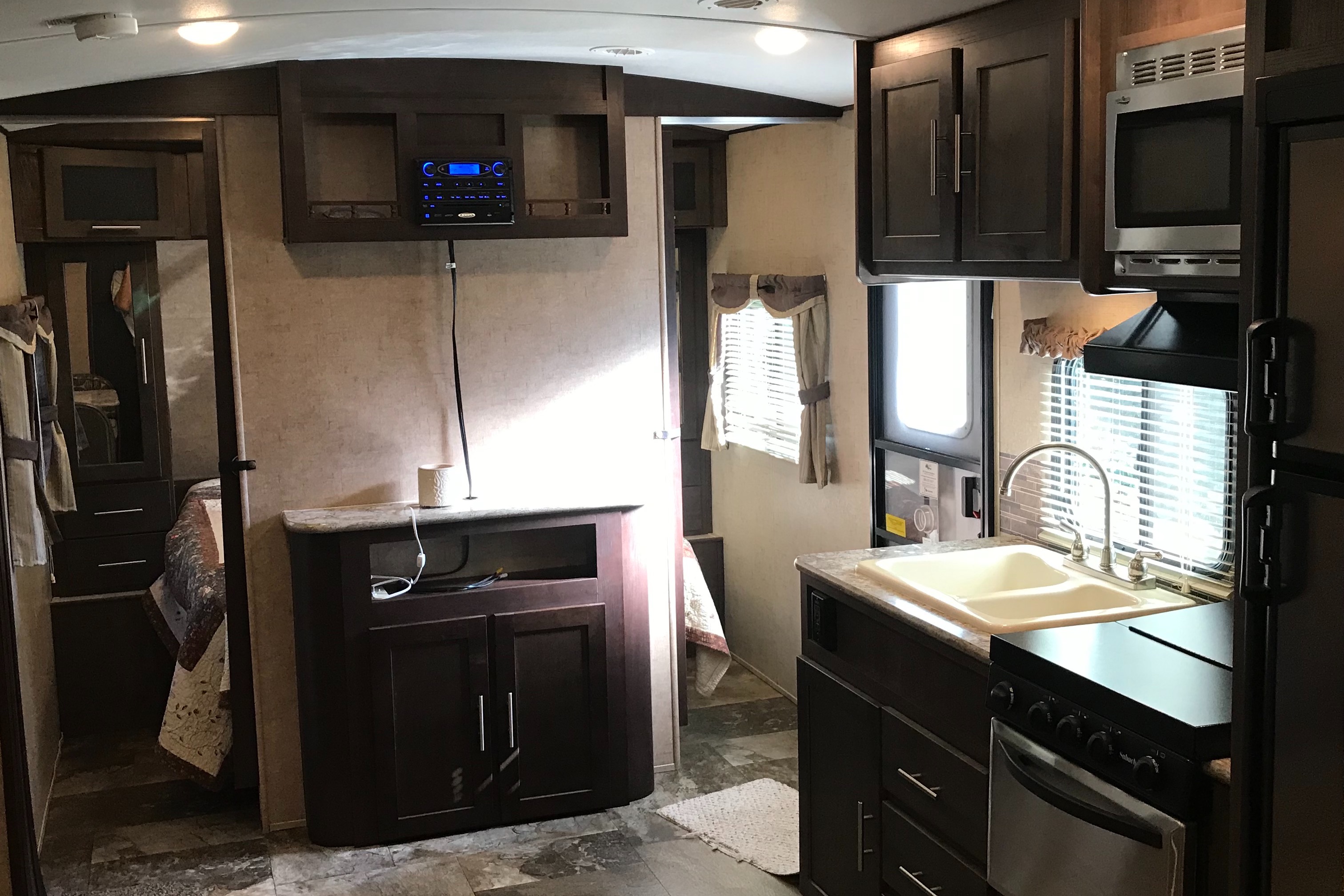 Dallas's Forest River surveyor 294Qble Travel Trailer Wind Creek, Talladega, Auburn, Cheaha