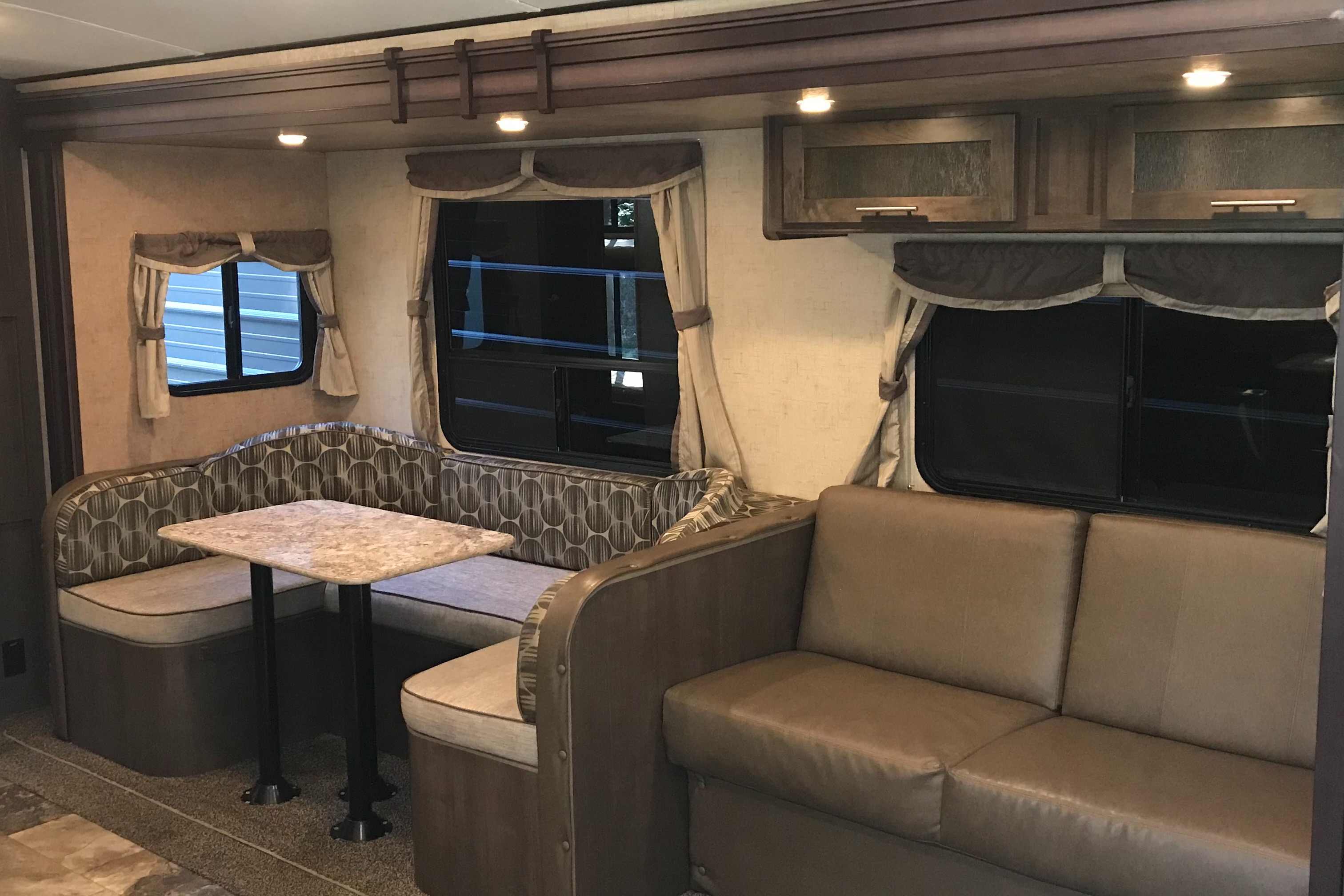 Dallas's Forest River surveyor 294Qble Travel Trailer Wind Creek, Talladega, Auburn, Cheaha