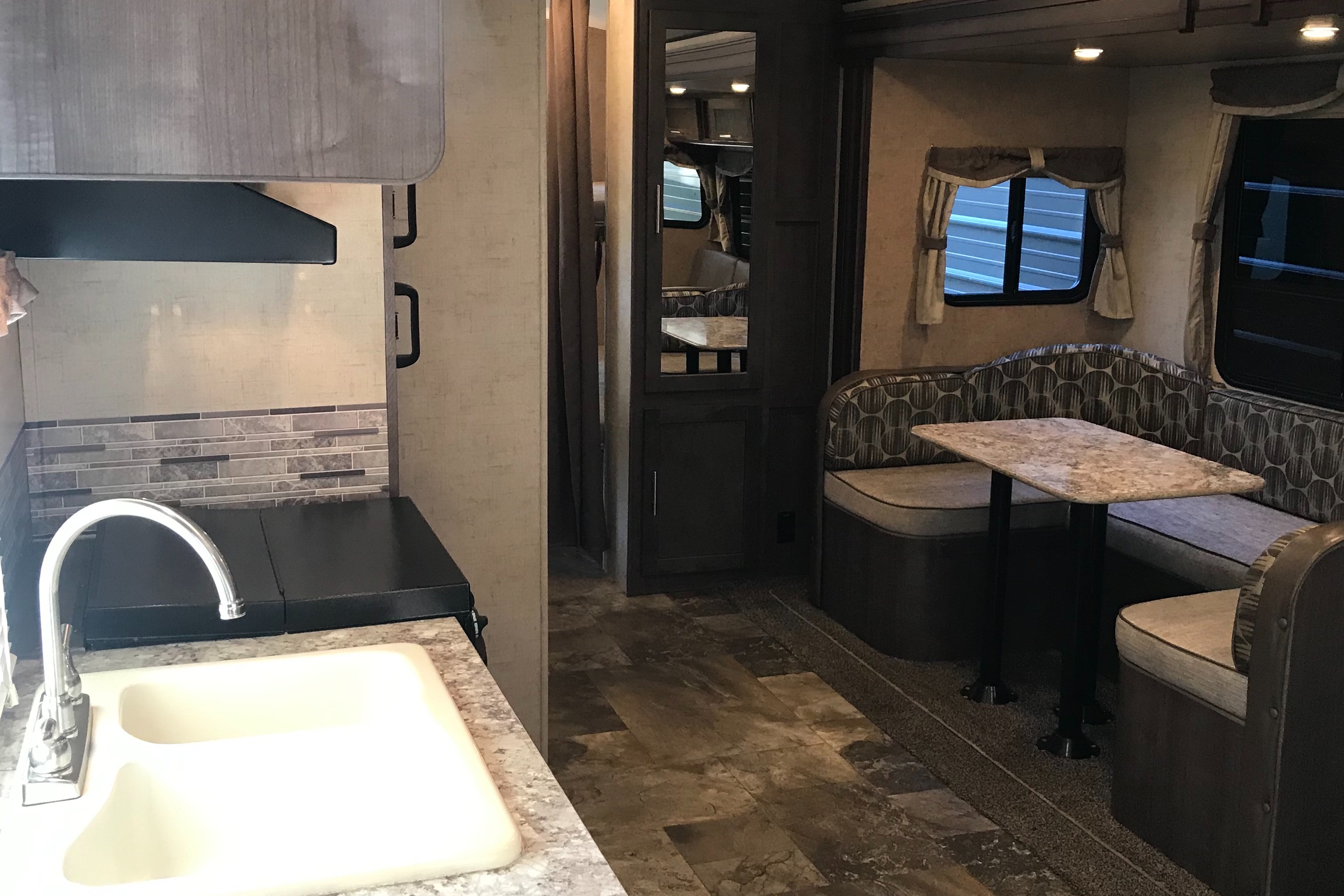 Dallas's Forest River surveyor 294Qble Travel Trailer Wind Creek, Talladega, Auburn, Cheaha