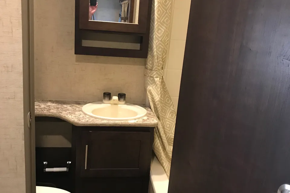 Dallas's Forest River surveyor 294Qble Travel Trailer Wind Creek, Talladega, Auburn, Cheaha