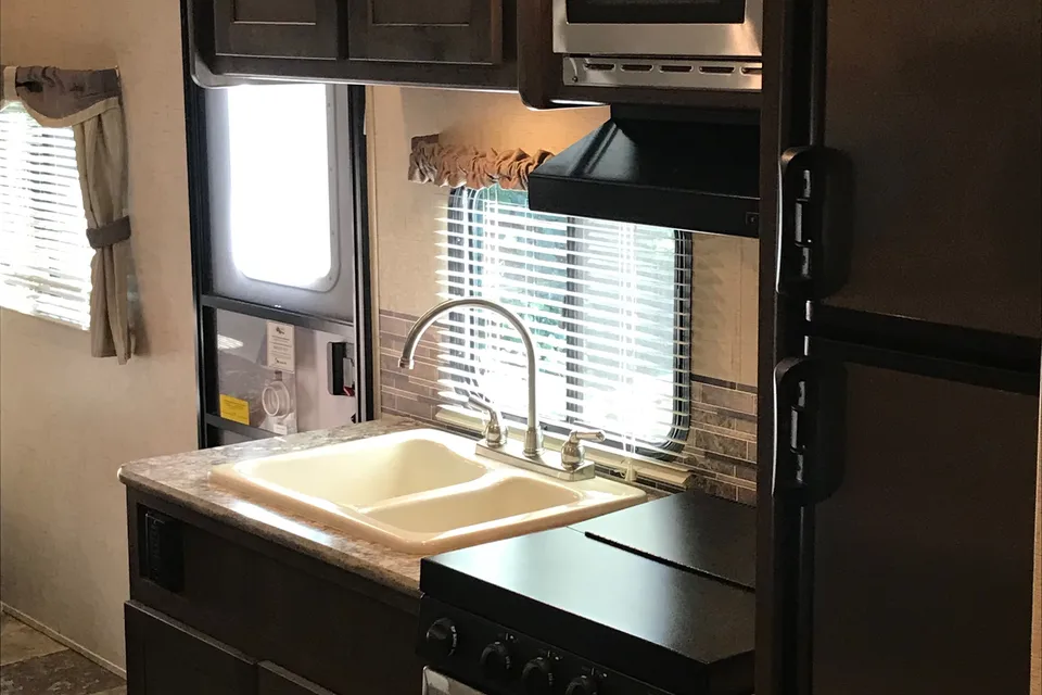 Dallas's Forest River surveyor 294Qble Travel Trailer Wind Creek, Talladega, Auburn, Cheaha