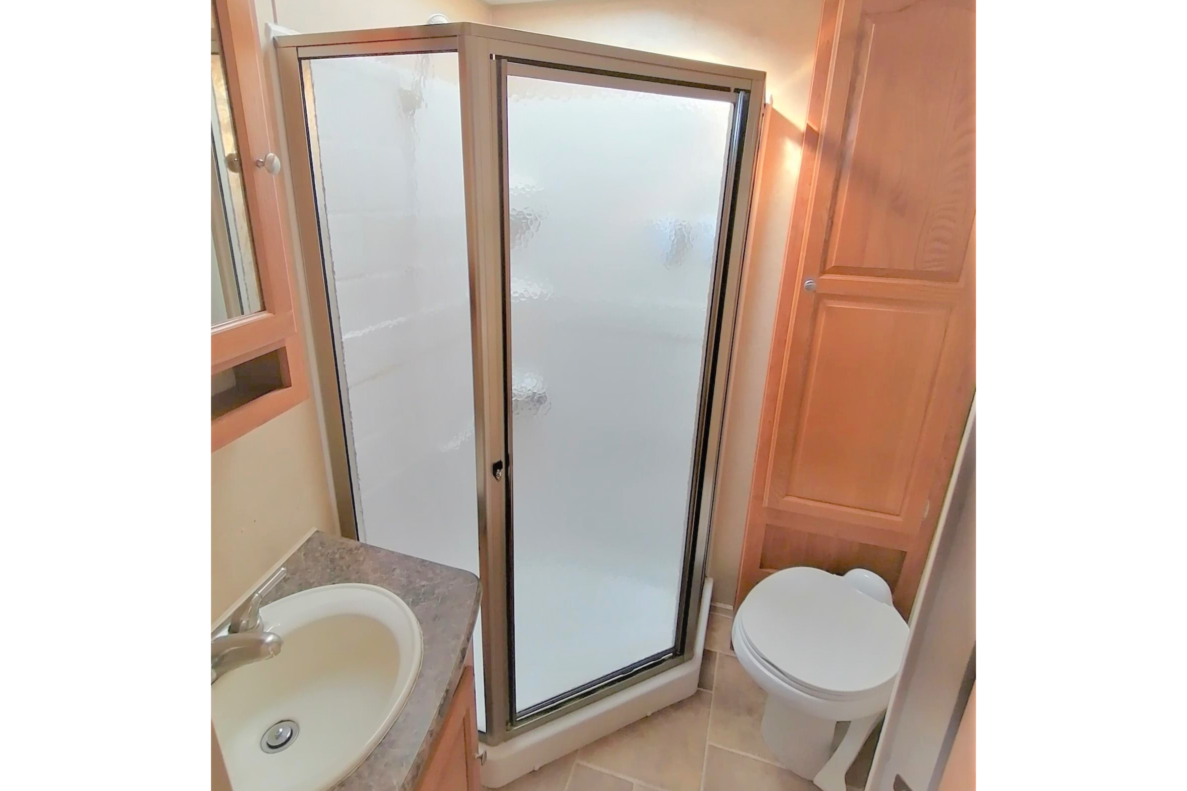 MARITIME CAMPER RENTALS:  2 Baths + Bunkroom (5th-Wheel)