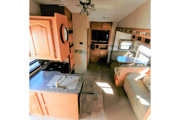 MARITIME CAMPER RENTALS: 2 Baths + Bunkroom (5th-Wheel)