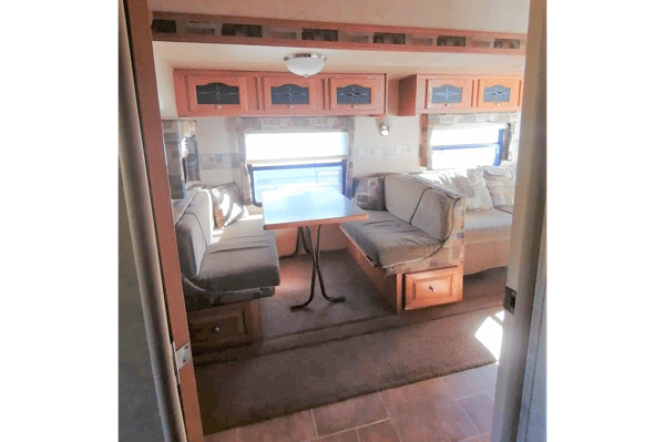 MARITIME CAMPER RENTALS: 2 Baths + Bunkroom (5th-Wheel)