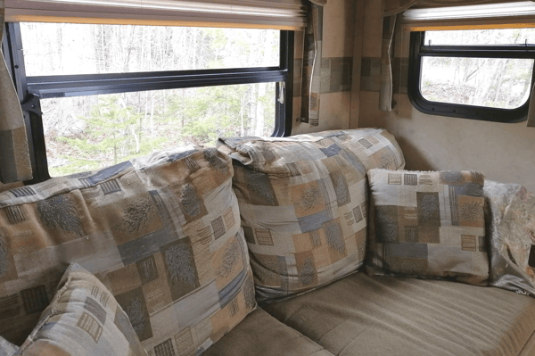 MARITIME CAMPER RENTALS: 2 Baths + Bunkroom (5th-Wheel)