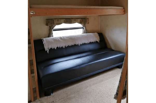 MARITIME CAMPER RENTALS: 2 Baths + Bunkroom (5th-Wheel)