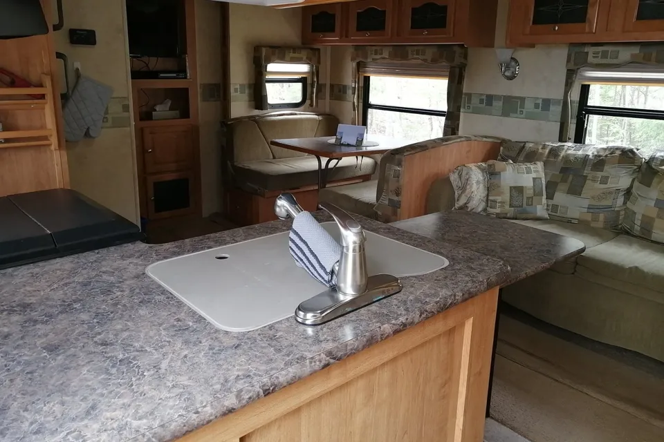 MARITIME CAMPER RENTALS:  2 Baths + Bunkroom (5th-Wheel)