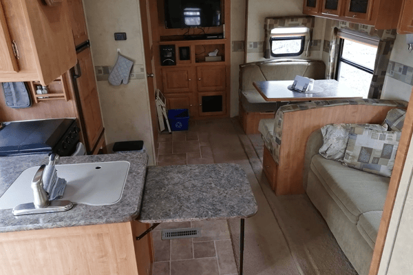 MARITIME CAMPER RENTALS: 2 Baths + Bunkroom (5th-Wheel)