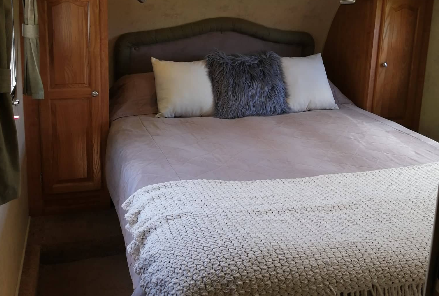 MARITIME CAMPER RENTALS:  2 Baths + Bunkroom (5th-Wheel)