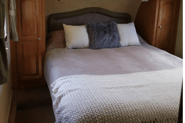 MARITIME CAMPER RENTALS: 2 Baths + Bunkroom (5th-Wheel)