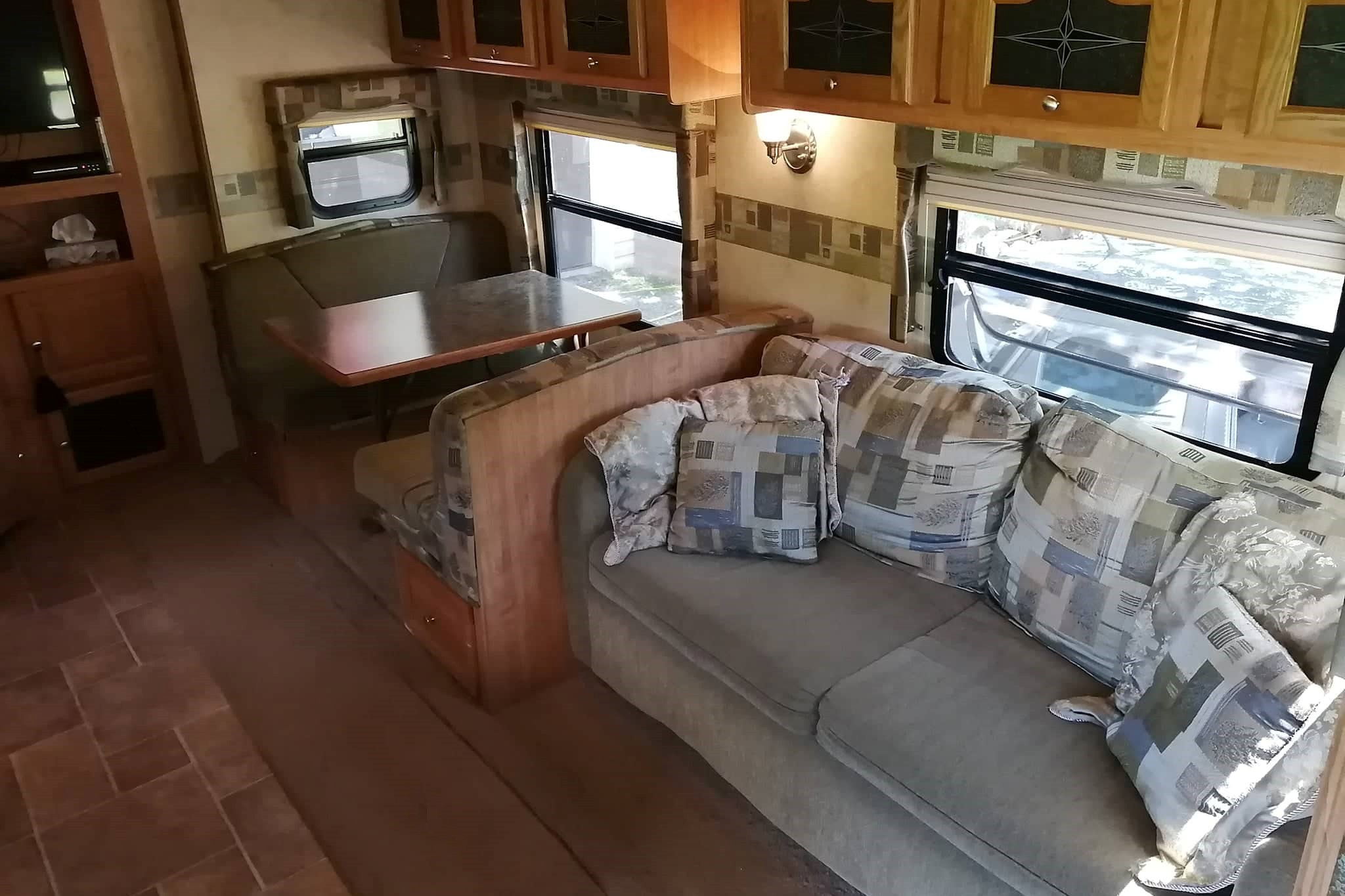 MARITIME CAMPER RENTALS:  2 Baths + Bunkroom (5th-Wheel)