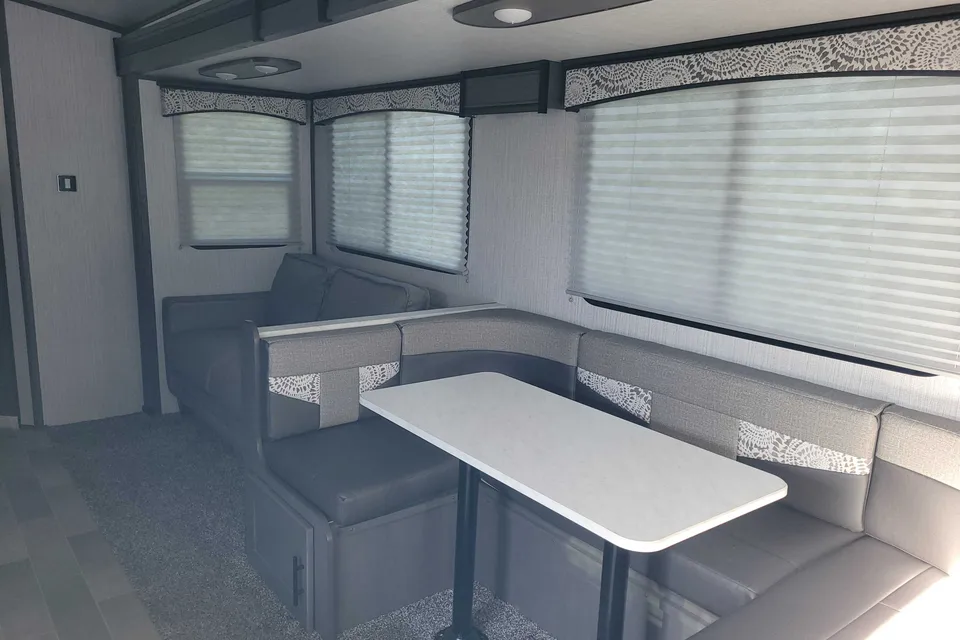 Charles Cruiser Rv Corp MPG 2750BH Travel Trailer